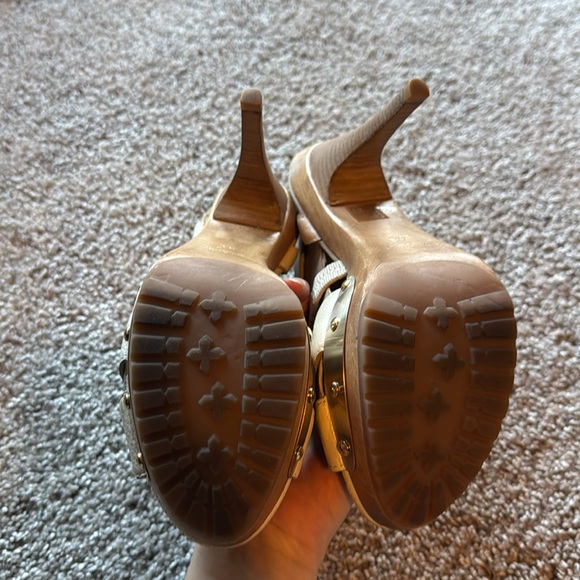 Cream colored Aldo heels. - Picture 2 of 6